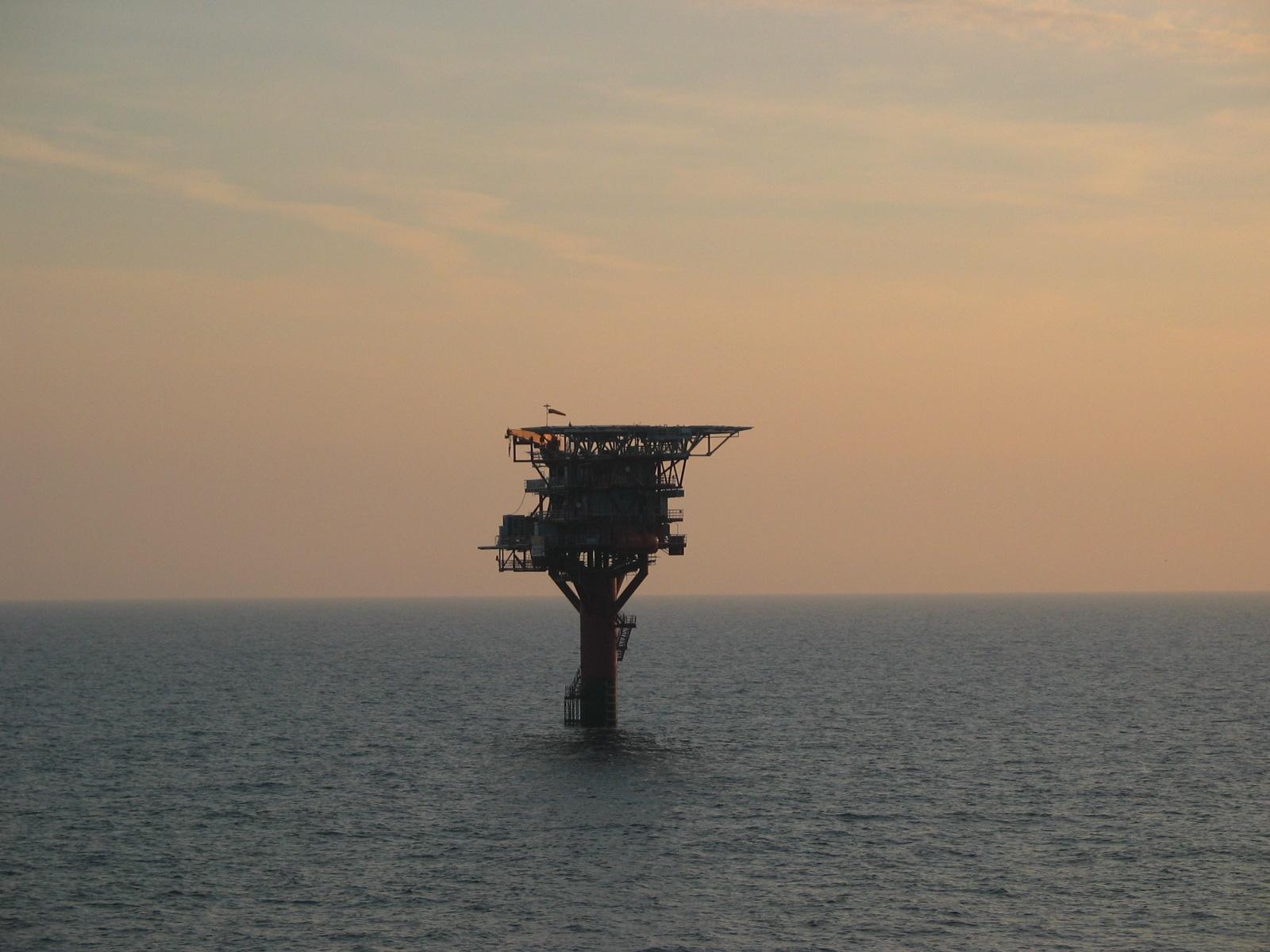 Offshore oil and gas platform