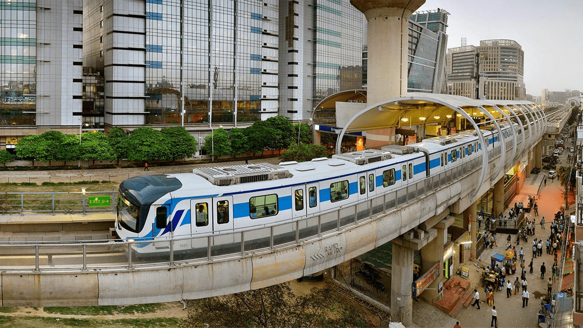 Picture of a train in India